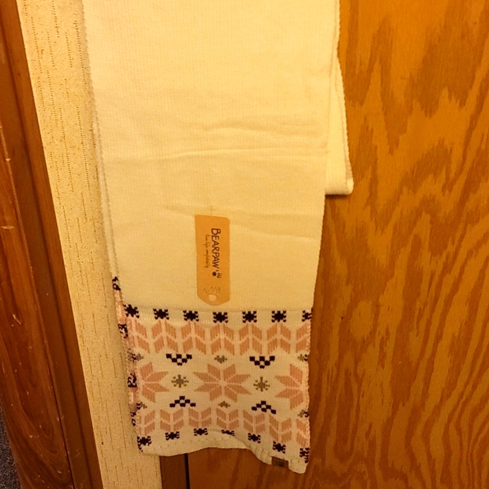 BearPaw Acrylic Winter Scarf: White/Pink: NEW WITH TAGS